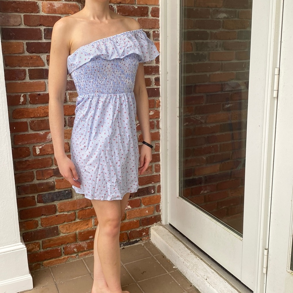 One shoulder dress
